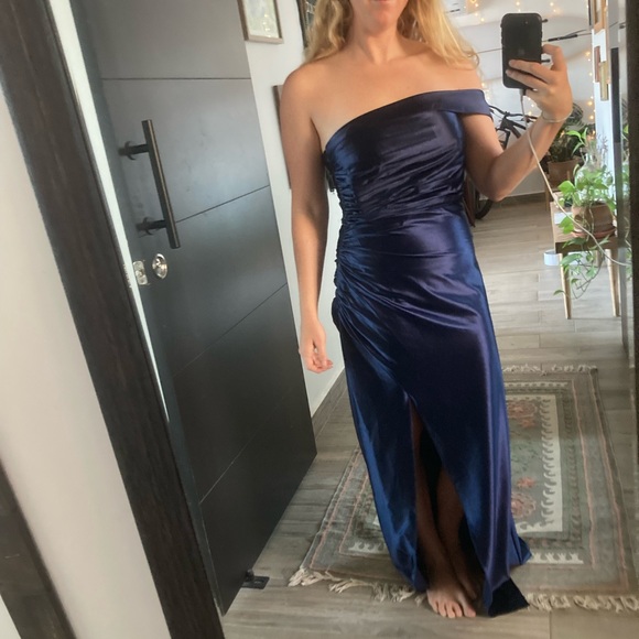 Sculpting satin ruched sheath dress - Picture 4 of 4